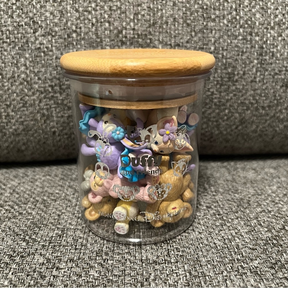BNIB Disneyland Hong Kong Duffy & Friends Mini Figurine Bottle (19 Mini Figure)